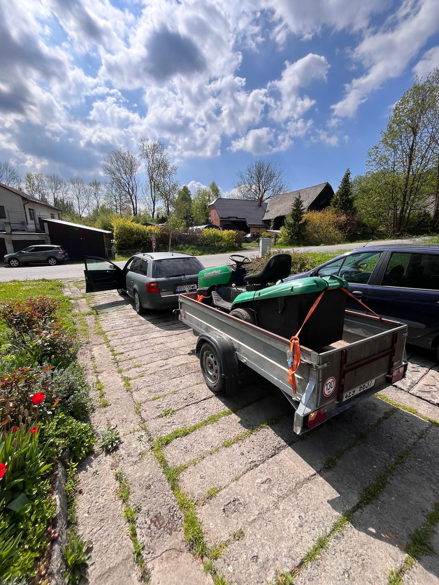 750kg sklopný vozík 2.6m x 1.25m jednonápravový